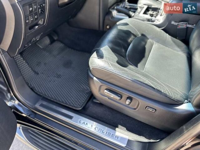 Черный Тойота Ленд Крузер, объемом двигателя 4.46 л и пробегом 133 тыс. км за 47000 $, фото 11 на Automoto.ua