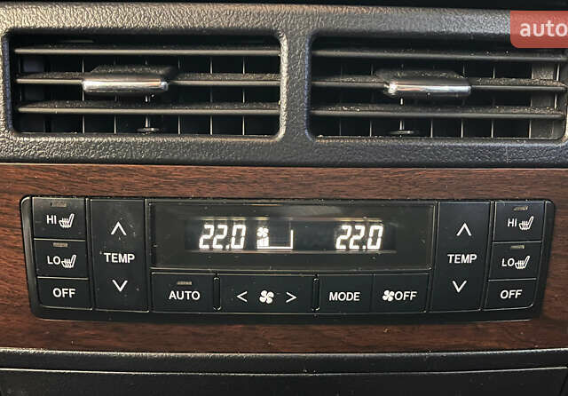 Черный Тойота Ленд Крузер, объемом двигателя 4.46 л и пробегом 184 тыс. км за 49950 $, фото 28 на Automoto.ua