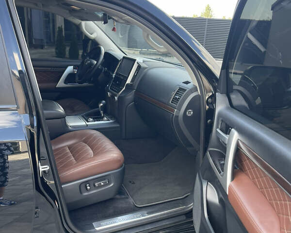 Черный Тойота Ленд Крузер, объемом двигателя 4.46 л и пробегом 204 тыс. км за 49000 $, фото 6 на Automoto.ua