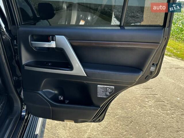 Черный Тойота Ленд Крузер, объемом двигателя 4.46 л и пробегом 133 тыс. км за 47000 $, фото 6 на Automoto.ua