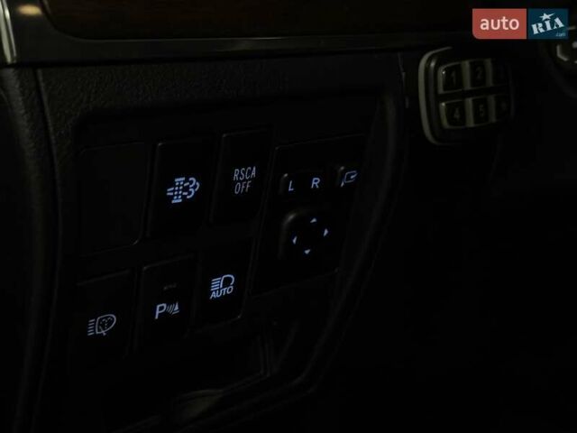 Черный Тойота Ленд Крузер, объемом двигателя 4.46 л и пробегом 185 тыс. км за 51200 $, фото 9 на Automoto.ua