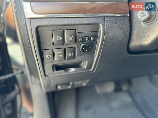 Черный Тойота Ленд Крузер, объемом двигателя 4.46 л и пробегом 133 тыс. км за 47000 $, фото 15 на Automoto.ua