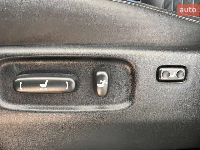 Черный Тойота Ленд Крузер, объемом двигателя 4.46 л и пробегом 184 тыс. км за 49950 $, фото 13 на Automoto.ua