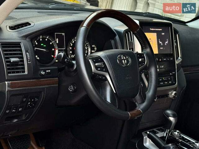 Черный Тойота Ленд Крузер, объемом двигателя 4.61 л и пробегом 132 тыс. км за 57000 $, фото 8 на Automoto.ua