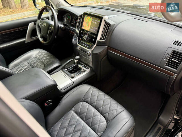 Черный Тойота Ленд Крузер, объемом двигателя 4.46 л и пробегом 118 тыс. км за 55500 $, фото 46 на Automoto.ua