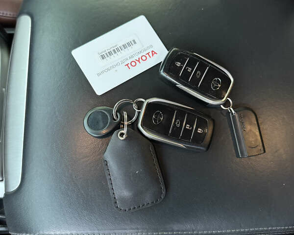 Черный Тойота Ленд Крузер, объемом двигателя 4.46 л и пробегом 181 тыс. км за 51500 $, фото 14 на Automoto.ua