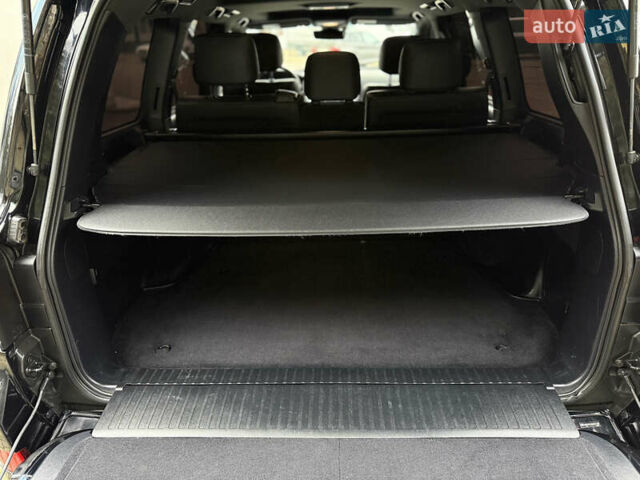 Черный Тойота Ленд Крузер, объемом двигателя 4.46 л и пробегом 200 тыс. км за 50500 $, фото 30 на Automoto.ua