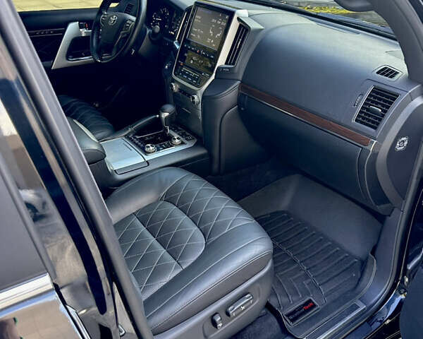 Черный Тойота Ленд Крузер, объемом двигателя 4.46 л и пробегом 320 тыс. км за 45999 $, фото 19 на Automoto.ua