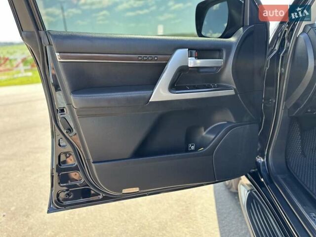 Черный Тойота Ленд Крузер, объемом двигателя 4.46 л и пробегом 133 тыс. км за 47000 $, фото 17 на Automoto.ua