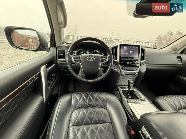 Черный Тойота Ленд Крузер, объемом двигателя 4.46 л и пробегом 101 тыс. км за 55000 $, фото 45 на Automoto.ua