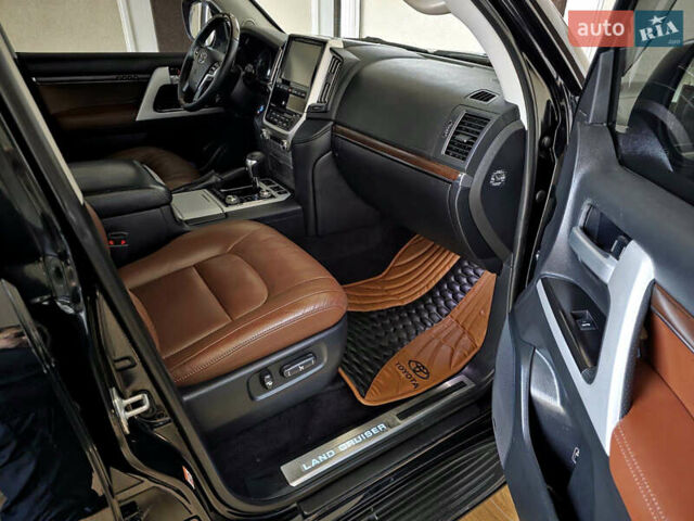 Черный Тойота Ленд Крузер, объемом двигателя 4.61 л и пробегом 132 тыс. км за 57000 $, фото 11 на Automoto.ua