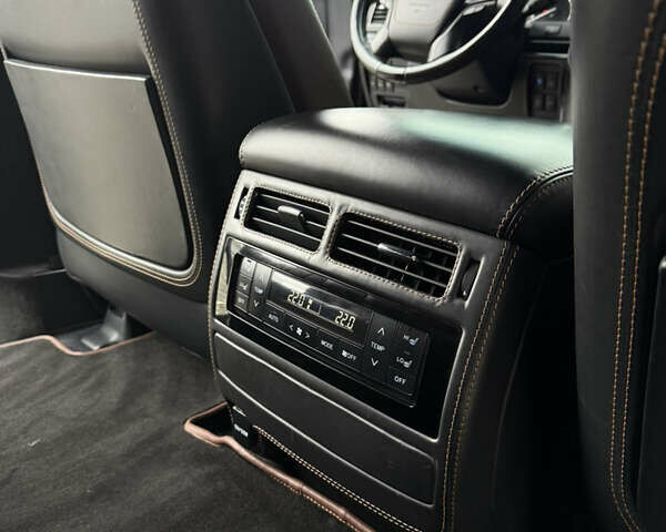 Черный Тойота Ленд Крузер, объемом двигателя 4.46 л и пробегом 132 тыс. км за 54999 $, фото 19 на Automoto.ua