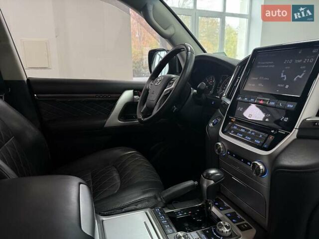 Черный Тойота Ленд Крузер, объемом двигателя 4.46 л и пробегом 185 тыс. км за 51200 $, фото 18 на Automoto.ua