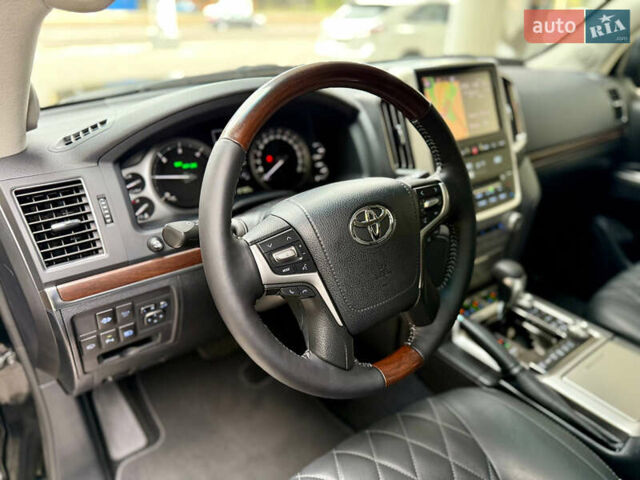 Черный Тойота Ленд Крузер, объемом двигателя 4.46 л и пробегом 118 тыс. км за 55500 $, фото 29 на Automoto.ua