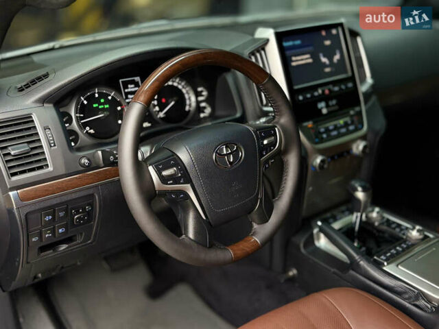 Черный Тойота Ленд Крузер, объемом двигателя 4.5 л и пробегом 131 тыс. км за 55000 $, фото 22 на Automoto.ua