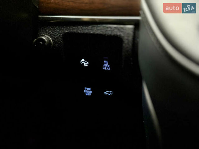 Черный Тойота Ленд Крузер, объемом двигателя 4.5 л и пробегом 131 тыс. км за 55000 $, фото 30 на Automoto.ua