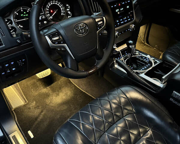 Черный Тойота Ленд Крузер, объемом двигателя 4.46 л и пробегом 177 тыс. км за 52000 $, фото 47 на Automoto.ua