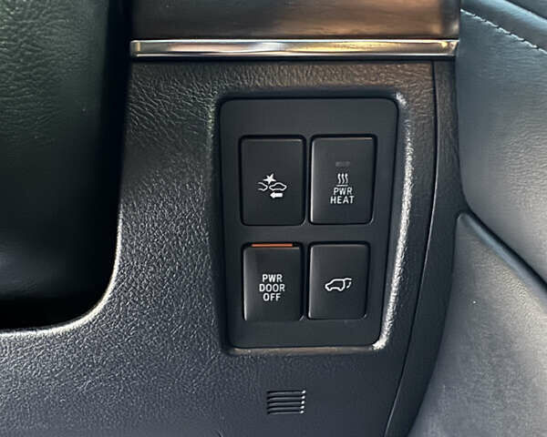 Черный Тойота Ленд Крузер, объемом двигателя 4.46 л и пробегом 181 тыс. км за 51500 $, фото 12 на Automoto.ua