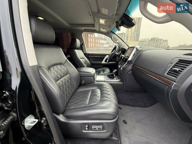Черный Тойота Ленд Крузер, объемом двигателя 4.46 л и пробегом 101 тыс. км за 55000 $, фото 26 на Automoto.ua
