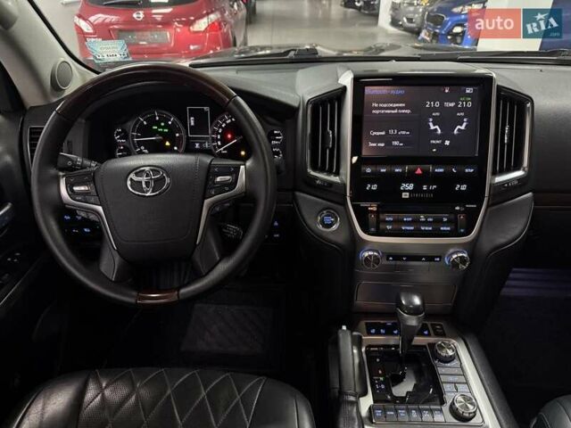 Черный Тойота Ленд Крузер, объемом двигателя 4.46 л и пробегом 185 тыс. км за 51200 $, фото 7 на Automoto.ua