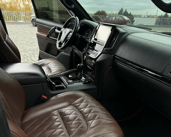 Черный Тойота Ленд Крузер, объемом двигателя 4.46 л и пробегом 132 тыс. км за 54999 $, фото 22 на Automoto.ua