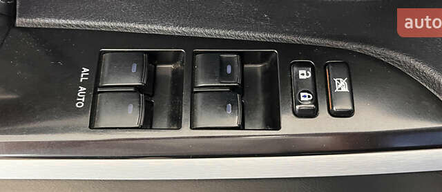 Черный Тойота Ленд Крузер, объемом двигателя 4.46 л и пробегом 184 тыс. км за 49950 $, фото 15 на Automoto.ua