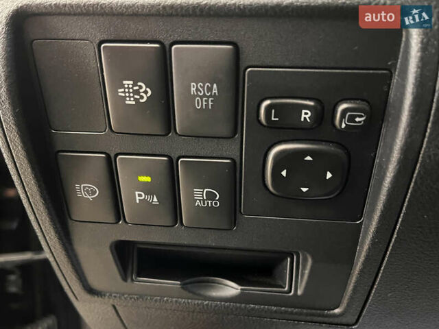 Черный Тойота Ленд Крузер, объемом двигателя 4.46 л и пробегом 184 тыс. км за 49950 $, фото 16 на Automoto.ua