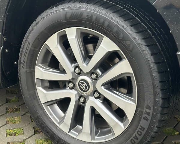 Черный Тойота Ленд Крузер, объемом двигателя 4.46 л и пробегом 190 тыс. км за 54500 $, фото 5 на Automoto.ua