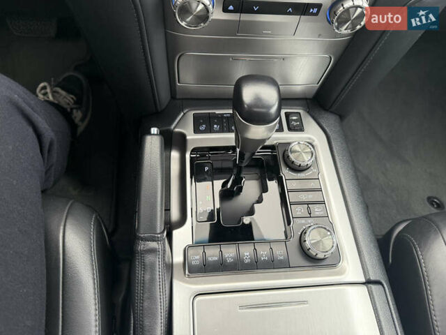 Черный Тойота Ленд Крузер, объемом двигателя 4.46 л и пробегом 101 тыс. км за 55000 $, фото 31 на Automoto.ua