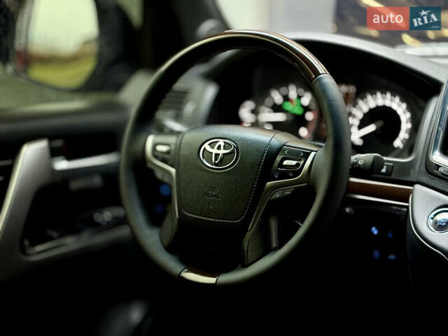 Черный Тойота Ленд Крузер, объемом двигателя 4.5 л и пробегом 131 тыс. км за 55000 $, фото 23 на Automoto.ua