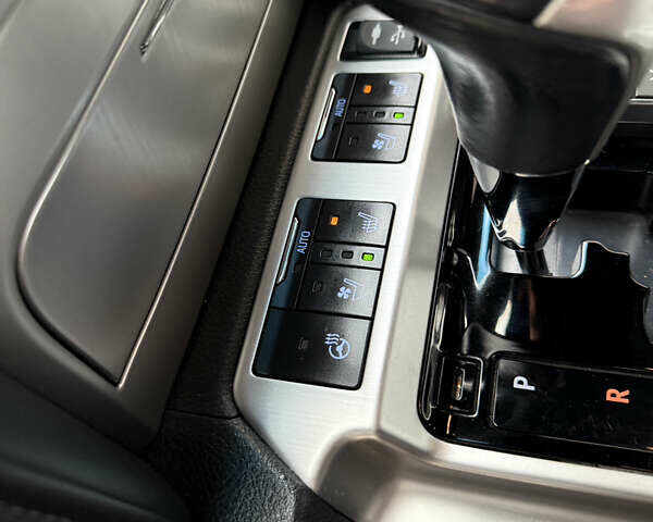 Черный Тойота Ленд Крузер, объемом двигателя 4.46 л и пробегом 200 тыс. км за 50500 $, фото 47 на Automoto.ua