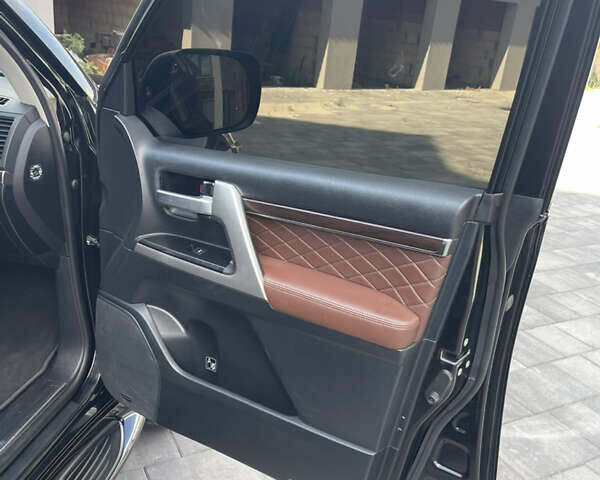 Черный Тойота Ленд Крузер, объемом двигателя 4.46 л и пробегом 204 тыс. км за 49000 $, фото 7 на Automoto.ua