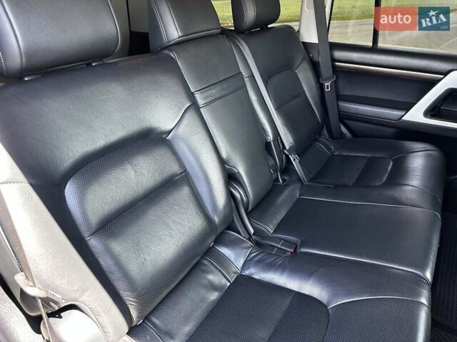 Черный Тойота Ленд Крузер, объемом двигателя 4.46 л и пробегом 133 тыс. км за 47000 $, фото 8 на Automoto.ua