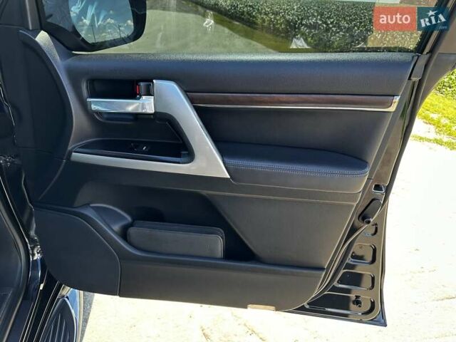 Черный Тойота Ленд Крузер, объемом двигателя 4.46 л и пробегом 133 тыс. км за 47000 $, фото 5 на Automoto.ua