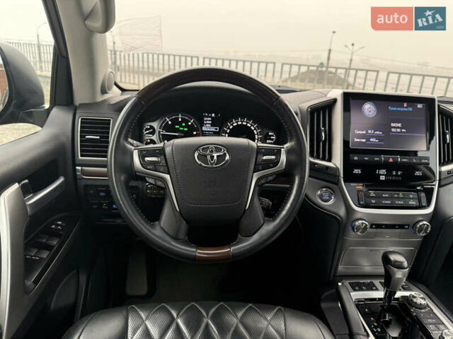 Черный Тойота Ленд Крузер, объемом двигателя 4.46 л и пробегом 101 тыс. км за 55000 $, фото 46 на Automoto.ua