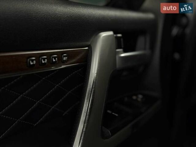 Черный Тойота Ленд Крузер, объемом двигателя 4.46 л и пробегом 185 тыс. км за 51200 $, фото 15 на Automoto.ua