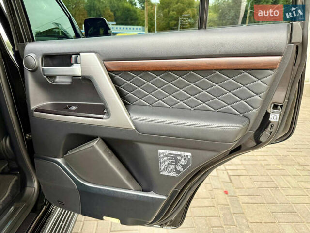 Черный Тойота Ленд Крузер, объемом двигателя 4.46 л и пробегом 118 тыс. км за 55500 $, фото 44 на Automoto.ua