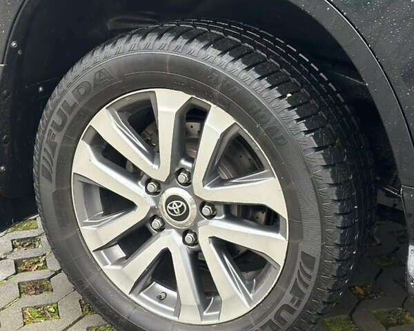 Черный Тойота Ленд Крузер, объемом двигателя 4.46 л и пробегом 190 тыс. км за 54500 $, фото 6 на Automoto.ua