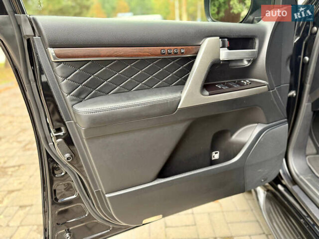 Черный Тойота Ленд Крузер, объемом двигателя 4.46 л и пробегом 118 тыс. км за 55500 $, фото 25 на Automoto.ua