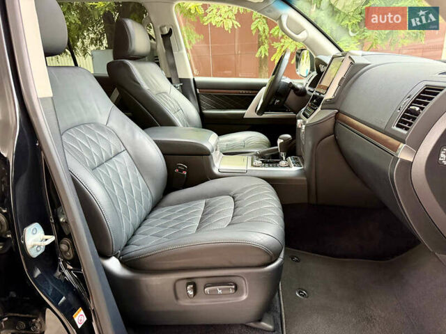 Черный Тойота Ленд Крузер, объемом двигателя 4.46 л и пробегом 118 тыс. км за 55500 $, фото 45 на Automoto.ua