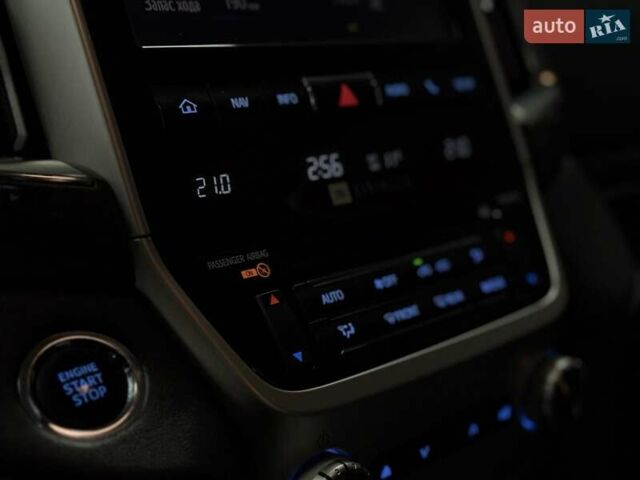 Черный Тойота Ленд Крузер, объемом двигателя 4.46 л и пробегом 185 тыс. км за 51200 $, фото 10 на Automoto.ua