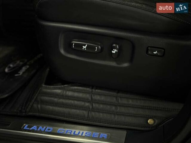 Черный Тойота Ленд Крузер, объемом двигателя 4.46 л и пробегом 185 тыс. км за 51200 $, фото 8 на Automoto.ua