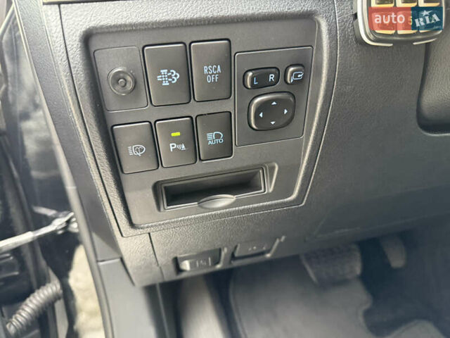 Черный Тойота Ленд Крузер, объемом двигателя 4.46 л и пробегом 101 тыс. км за 55000 $, фото 22 на Automoto.ua