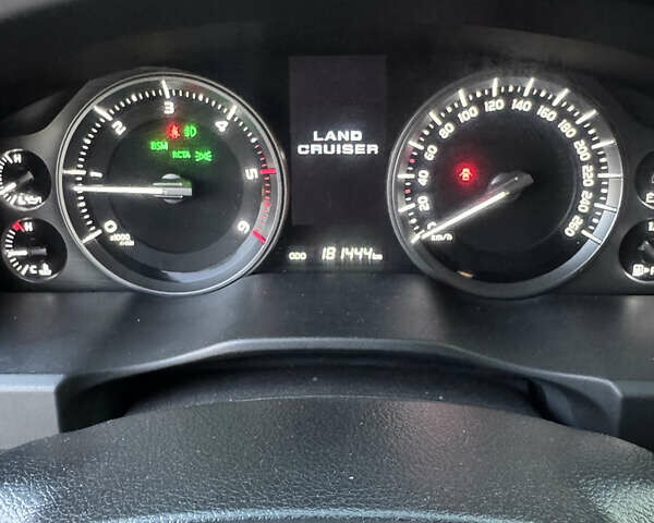 Черный Тойота Ленд Крузер, объемом двигателя 4.46 л и пробегом 181 тыс. км за 51500 $, фото 7 на Automoto.ua
