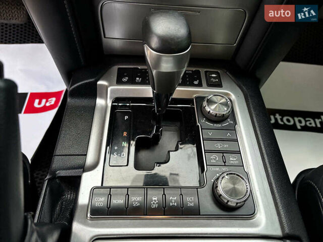 Чорний Тойота Ленд Крузер, об'ємом двигуна 4.5 л та пробігом 202 тис. км за 54990 $, фото 24 на Automoto.ua