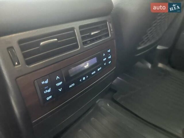 Черный Тойота Ленд Крузер, объемом двигателя 4.46 л и пробегом 98 тыс. км за 59000 $, фото 16 на Automoto.ua