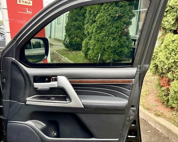 Чорний Тойота Ленд Крузер, об'ємом двигуна 4.46 л та пробігом 88 тис. км за 129999 $, фото 52 на Automoto.ua