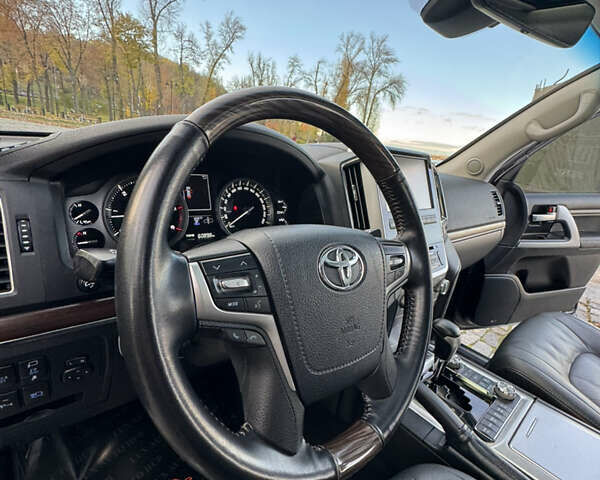 Чорний Тойота Ленд Крузер, об'ємом двигуна 4.46 л та пробігом 260 тис. км за 49999 $, фото 14 на Automoto.ua