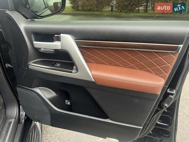 Черный Тойота Ленд Крузер, объемом двигателя 4.46 л и пробегом 98 тыс. км за 59000 $, фото 12 на Automoto.ua