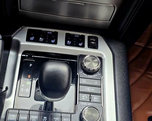 Черный Тойота Ленд Крузер, объемом двигателя 4.6 л и пробегом 138 тыс. км за 53500 $, фото 10 на Automoto.ua